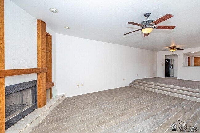 Building Photo - 2136 S 14th Ave