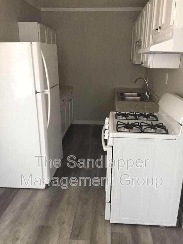 Building Photo - 1927D Iron Street