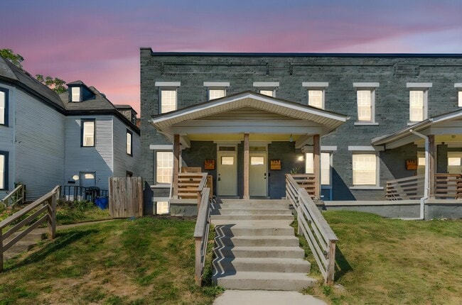 Building Photo - 915 Wilson Ave