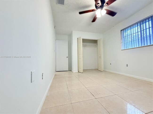 Building Photo - 1130 Kasim St