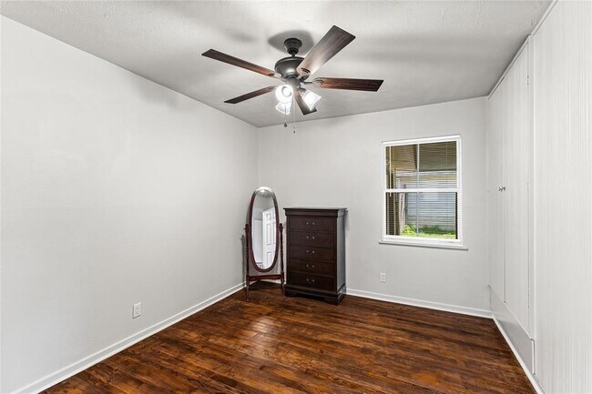 Building Photo - 1426 Maroby St