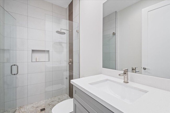 Building Photo - 15377 Green River Ct