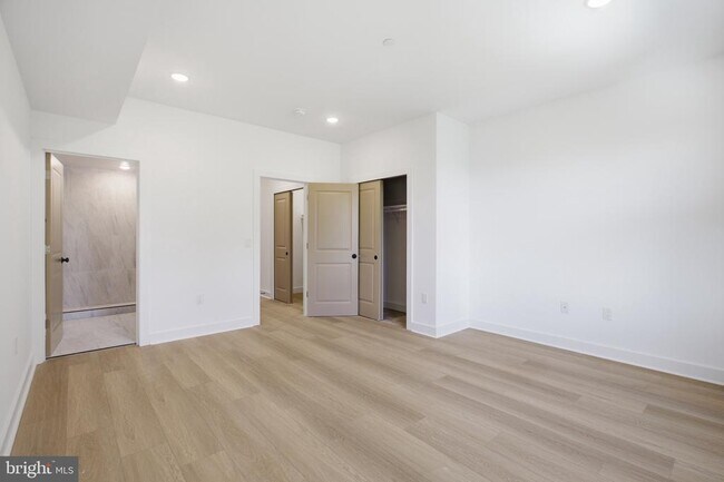 Building Photo - 3931 Fairmount Ave