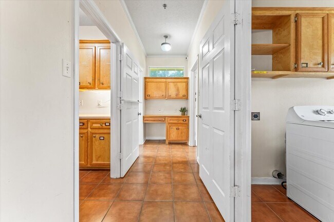 Building Photo - 10 Lowery Ln