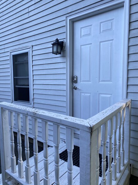 Private entrance - 11 Smith Dr