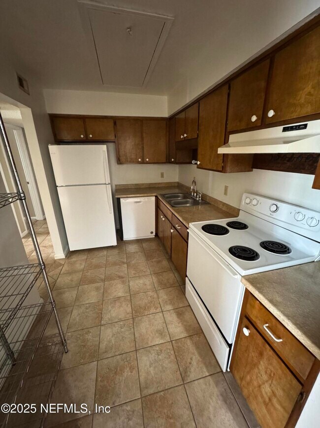 Building Photo - 4751 San Jose Manor Dr W