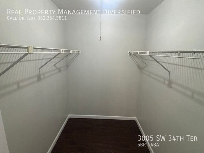 Building Photo - 3005 SW 34th Terrace