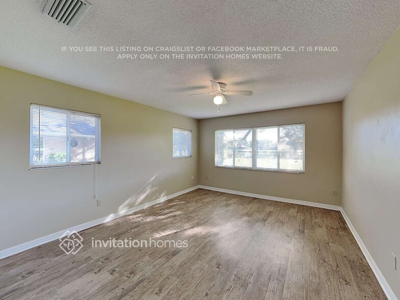 Building Photo - 6169 Half Moon Dr