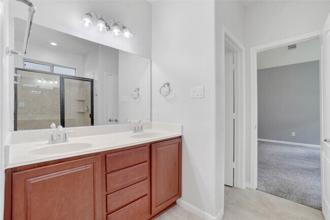Building Photo - 10514 Kentington Oak Dr