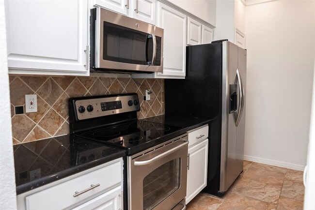 Building Photo - 290 Wilcrest Dr