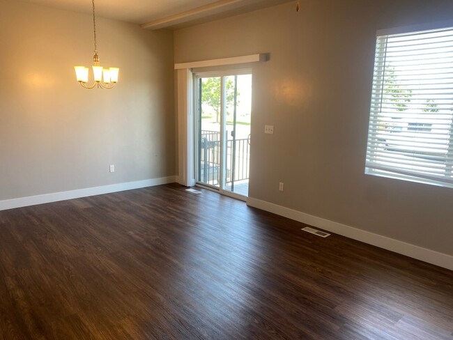 Building Photo - 847 Gleneagle Ct