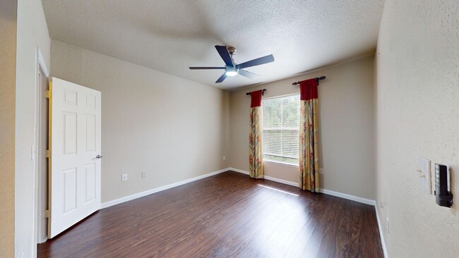 Building Photo - Beautiful 2 bedroom 1 bathrrom condo in Vi...