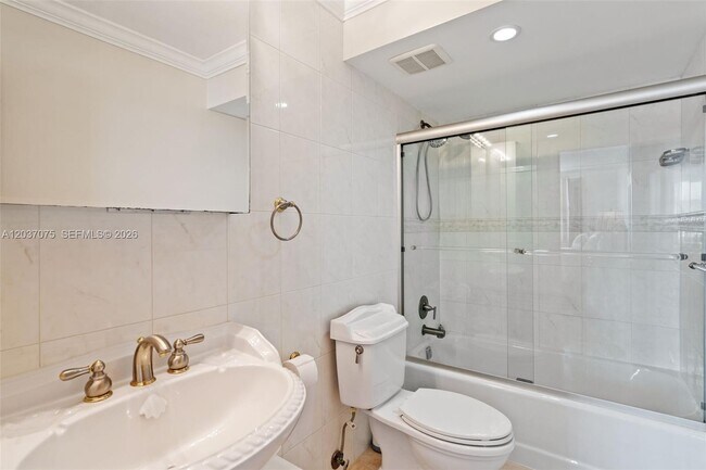 Building Photo - 1 Las Olas Cir