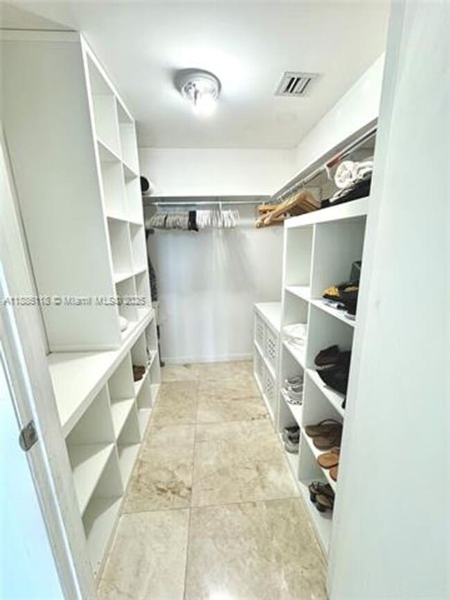 Building Photo - 475 Brickell Ave