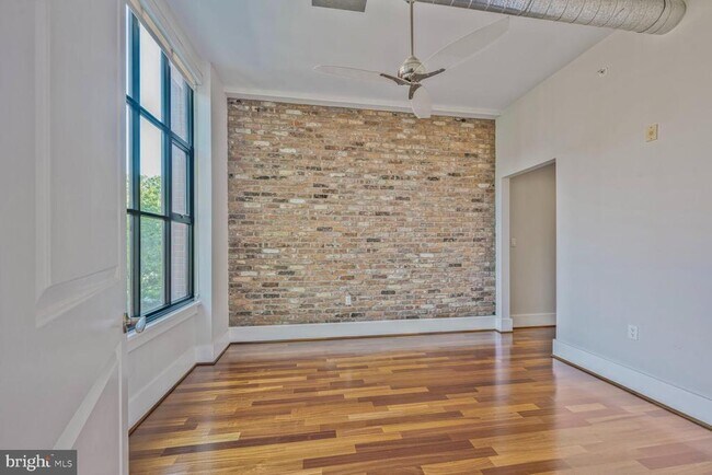Building Photo - 1600 Clarendon Blvd