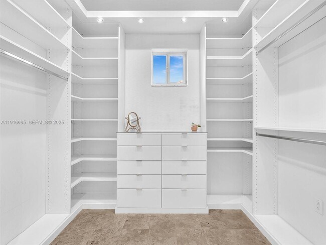 Building Photo - 922 Washington St