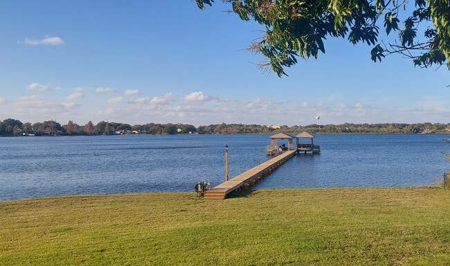 Building Photo - 1026 S Lake Mariam Dr