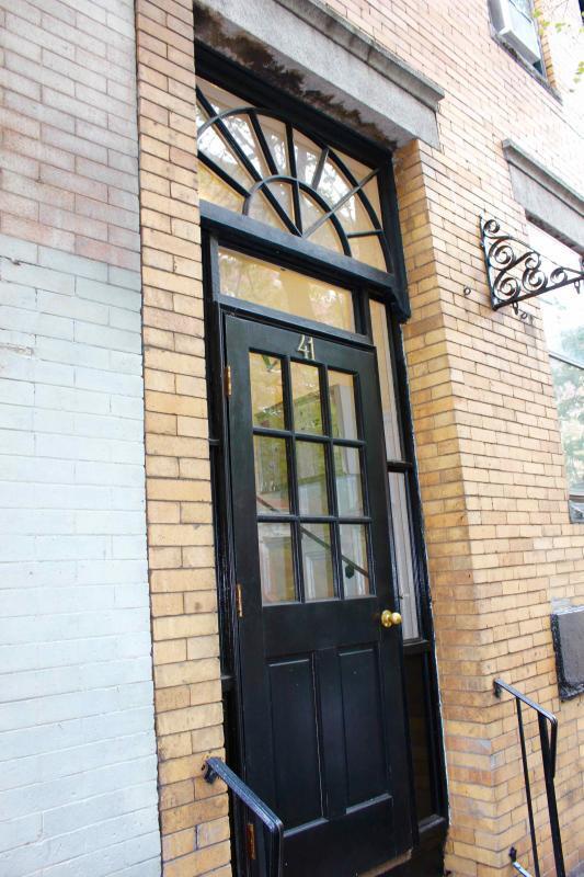 Building Photo - 38 Anderson St
