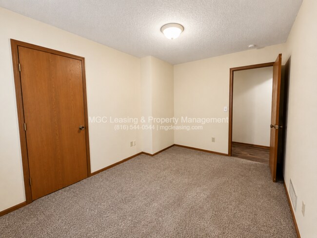 Building Photo - Chapel Oaks Community of Lee's Summit - $500 off September rent with immediate move in!!