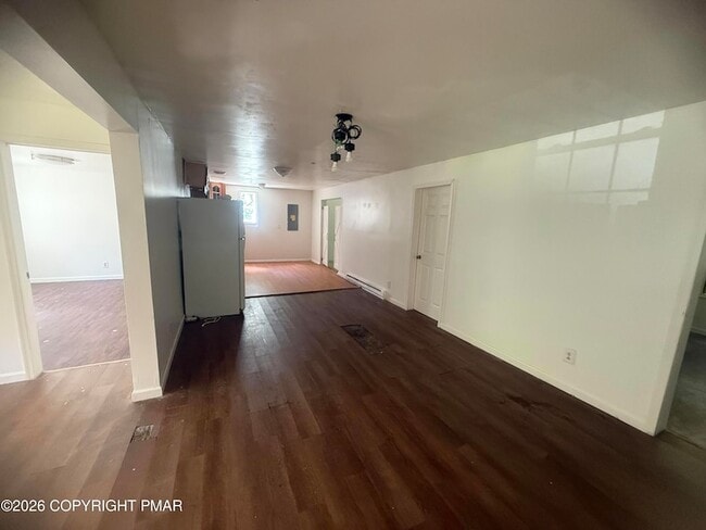 Building Photo - 2186 Spring Dr