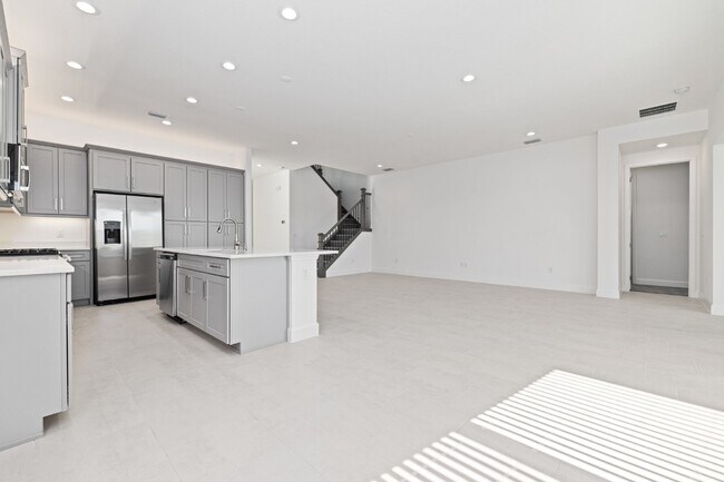 Building Photo - Luxurious gated community 5-Bedroom Rental...