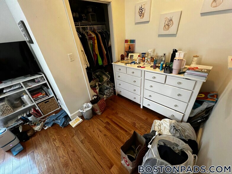 Building Photo - 205 Hillside St