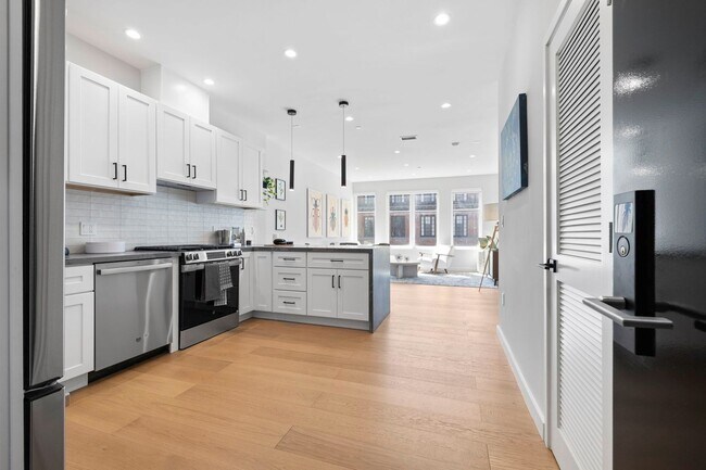 Primary Photo - 693 Sutter St
