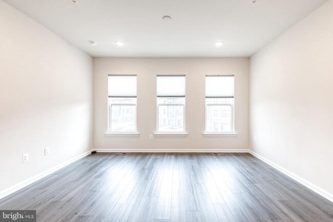 Building Photo - 297 Freshet Ln