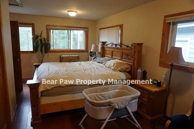 Building Photo - Great Home on Upper Bear Creek!!