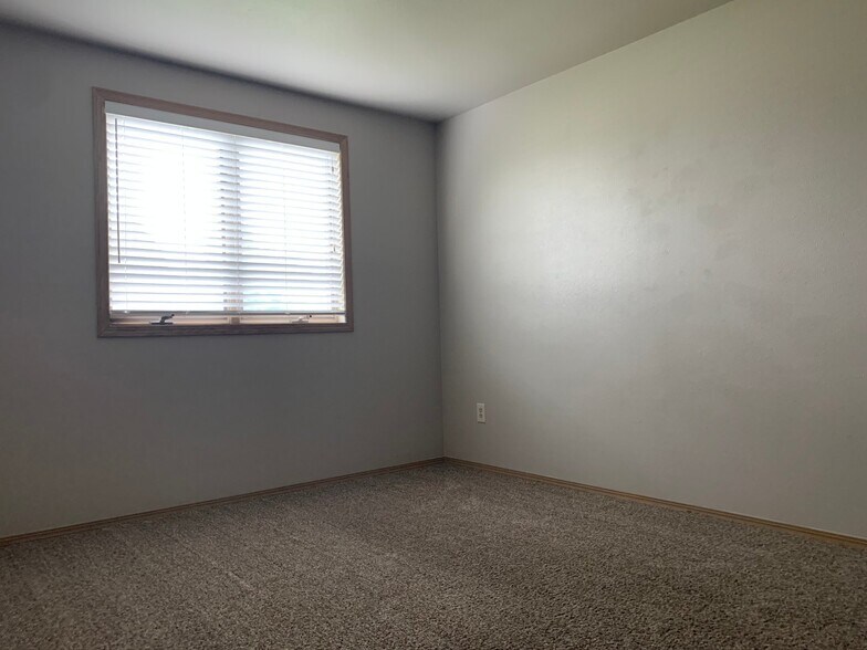 Building Photo - 1604 Sand Ct