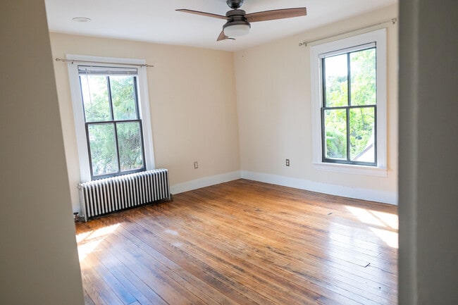 Building Photo - 208 9th St NW
