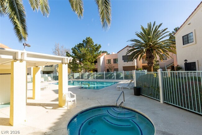 Building Photo - 4873 S Torrey Pines Dr