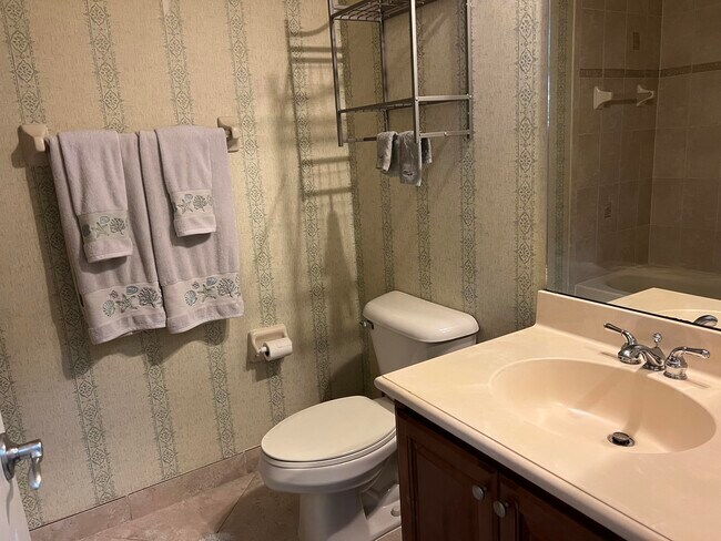 Building Photo - 4991 Bonsai Cir