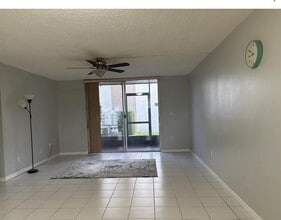 Building Photo - 810 Oakgrove Dr