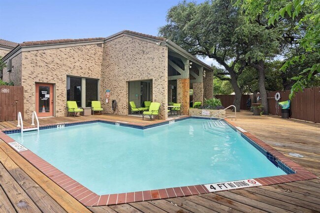 Building Photo - 8888 Tallwood Dr