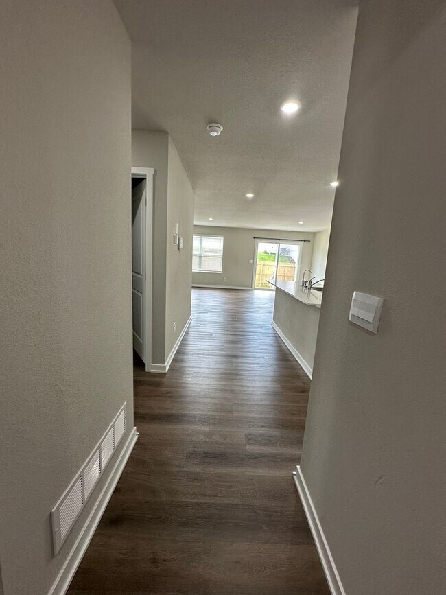 Building Photo - Beautiful 2023-Built Elkhorn Home with 5 Bedrooms & 3 Baths