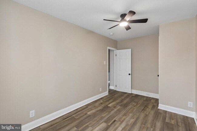 Building Photo - 5536 Pine St