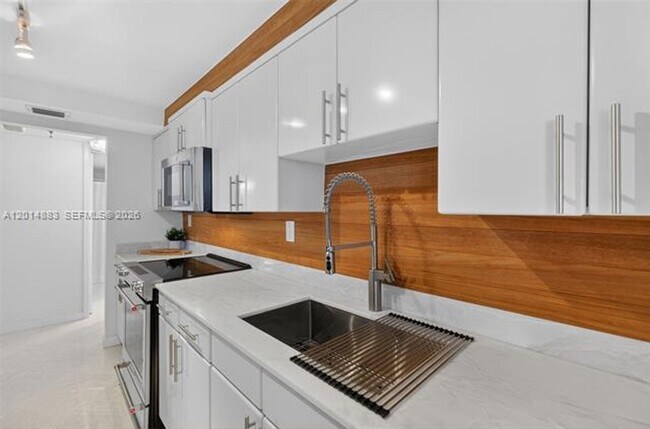 Building Photo - 2401 Collins Ave
