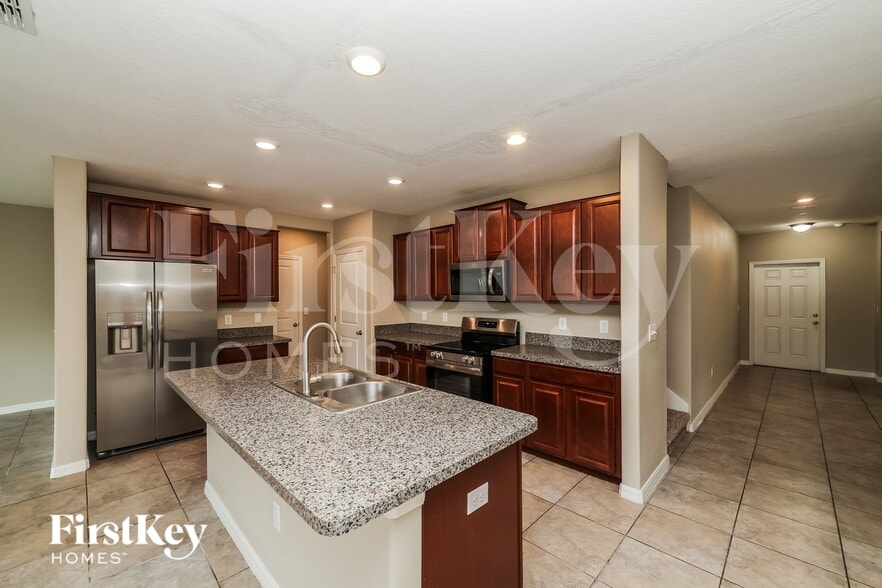 Building Photo - 9632 Sage Creek Dr