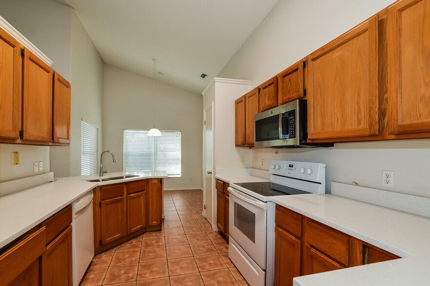 Building Photo - 502 Valencia Pl Cir
