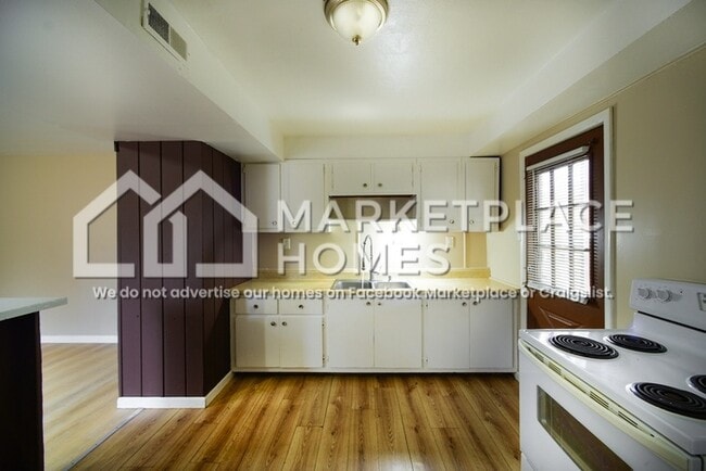 Building Photo - 6855 Woodhurst Dr