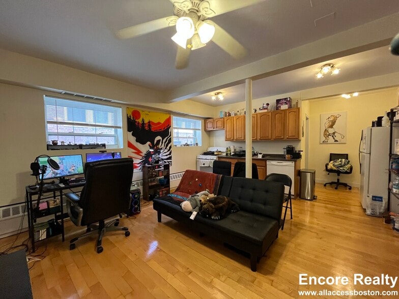 Building Photo - 1555 Beacon St