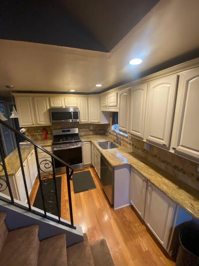 Building Photo - 233 S State Rd