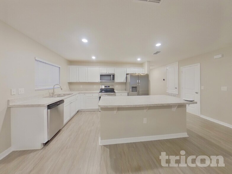 Building Photo - 1725 Garden View St