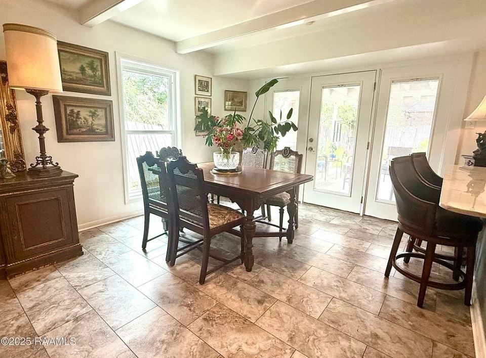 Dining room table opens to seat 6 - 113 Templeton Dr