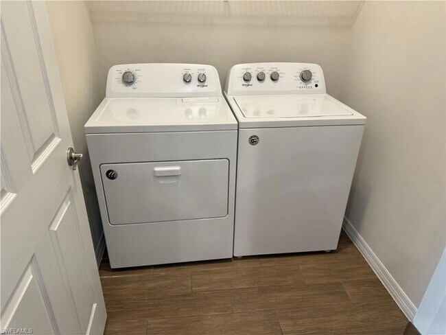 Building Photo - 1273 Enbrook Loop