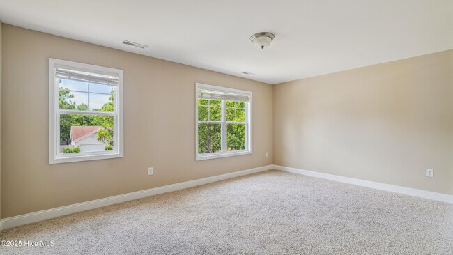 Building Photo - 110 Queens Cove Way