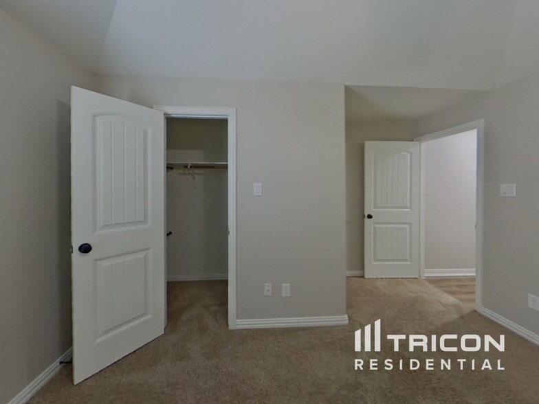 Building Photo - 5616 Granada Dr