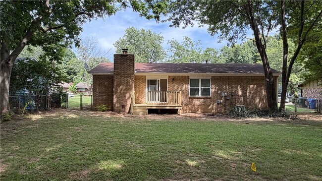 Building Photo - 1841 Seminole Ct