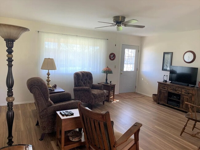 Building Photo - 5 Eastmoor Dr